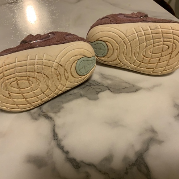 STRIDE RITE Size 4W - Picture 2 of 2